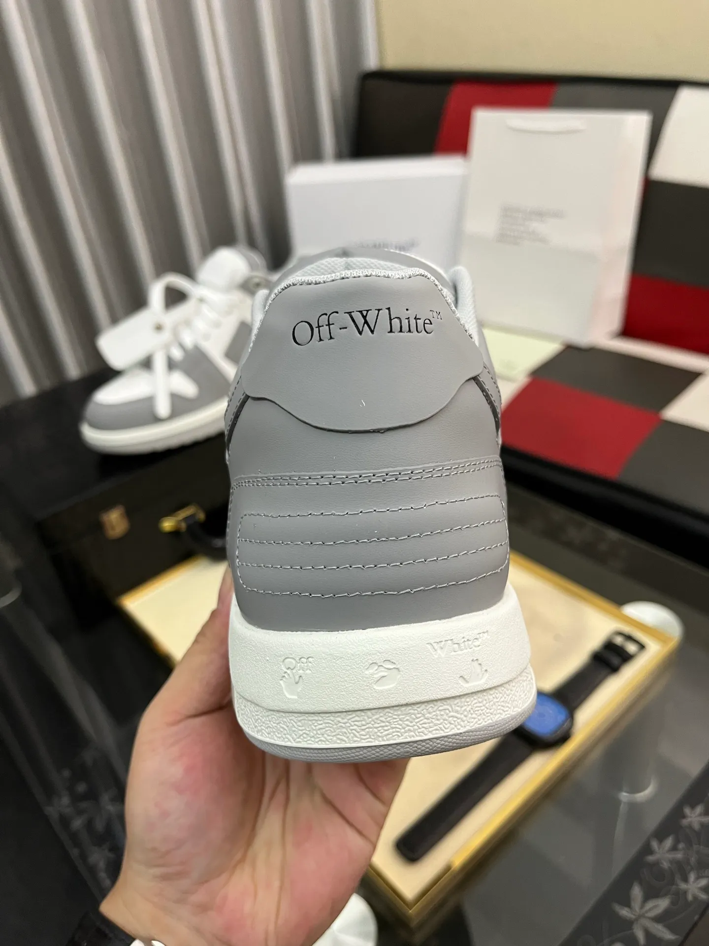 Men's shoes 💰600⌚️⌚️ OFF-White C/O VirGil Abloh fashionable and versatile casual shoes. Exclusive first release of the new model. Made of environmentally friendly cowhide leather and mesh fabric upper material. The insole is embedded with foam cushioning EVA material. The correct midsole is equipped with EVA lightweight cushioning. External tooth nail rubber outsole. The correct accessories can be customized simultaneously. Women's model: 35-40 Men's model: 39-45
